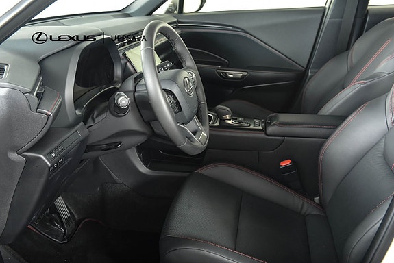 Lexus LBX 6 of 19