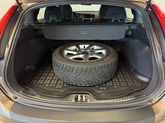 Volvo V60 Cross Country 11 of 13