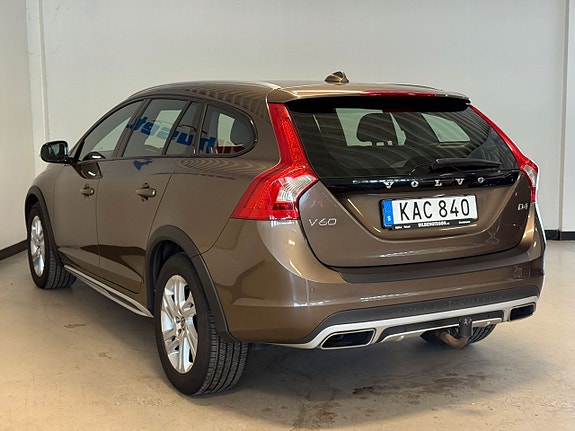 Volvo V60 Cross Country 4 of 5