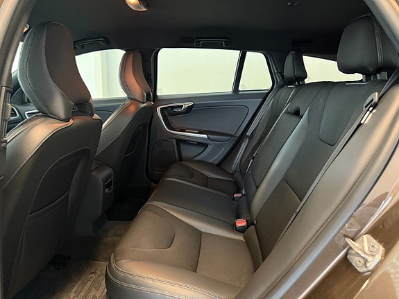 Volvo V60 Cross Country 10 of 13