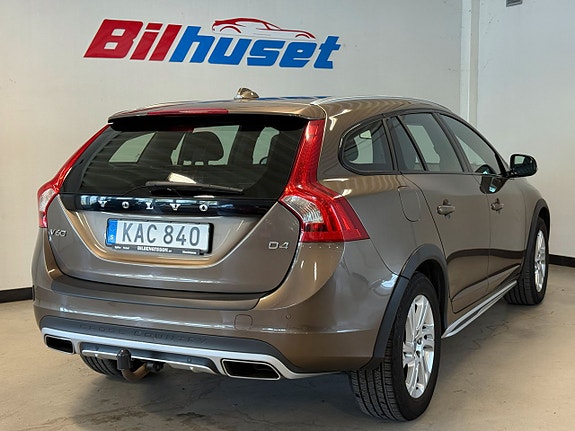 Volvo V60 Cross Country 3 of 5