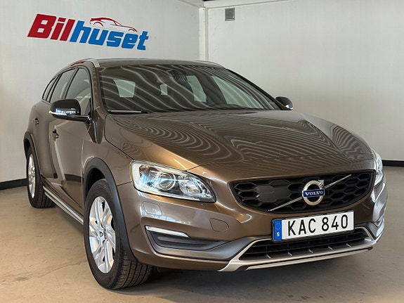 Volvo V60 Cross Country 2 of 5