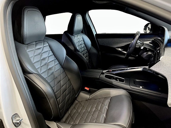 Peugeot e-3008 12 of 18