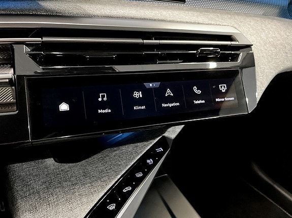 Peugeot e-3008 10 of 18