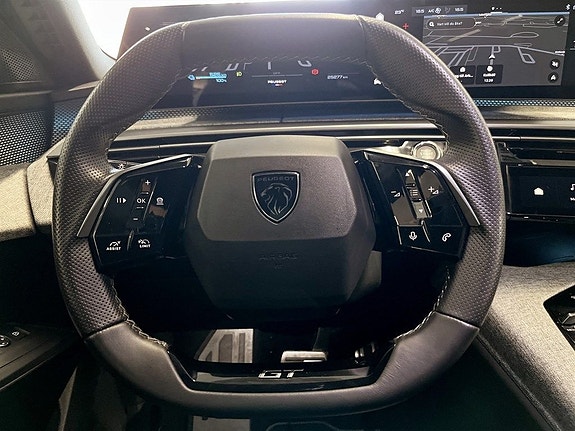 Peugeot e-3008 7 of 18