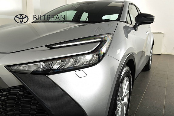 Toyota C-HR 11 of 12