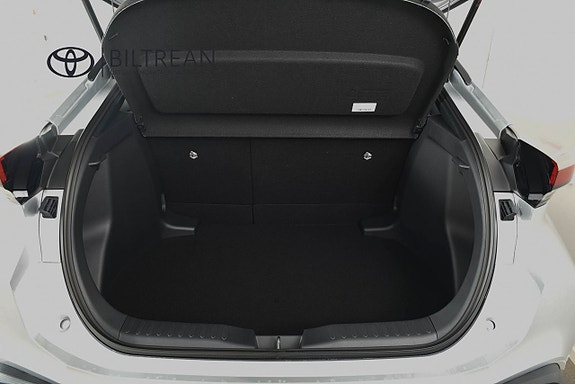 Toyota C-HR 9 of 12