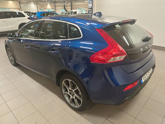 Volvo V40 4 of 5
