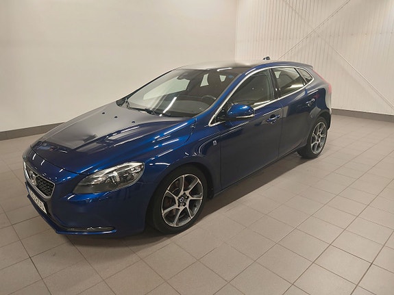 Volvo V40 2 of 5