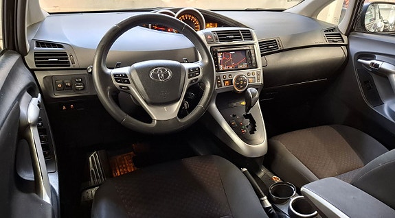 Toyota Verso 2 of 5