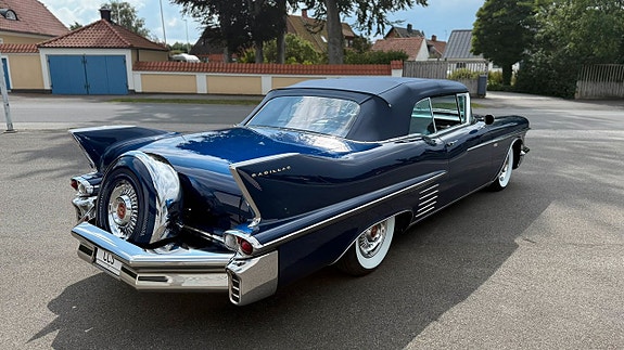 Cadillac Series 62 13 of 27