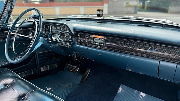 Cadillac Series 62 18 of 27