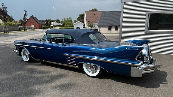Cadillac Series 62 4 of 5