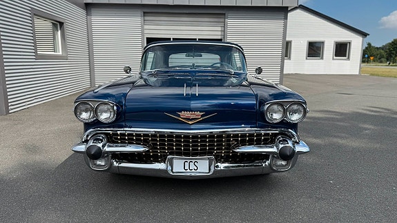Cadillac Series 62 6 of 27