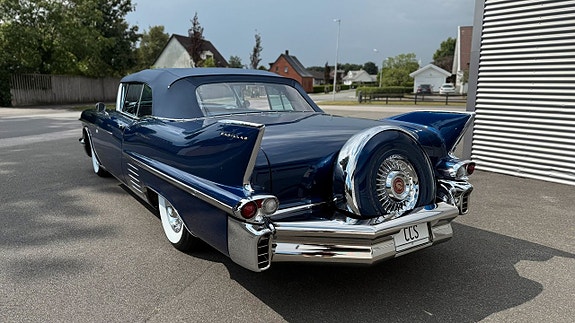 Cadillac Series 62 10 of 27
