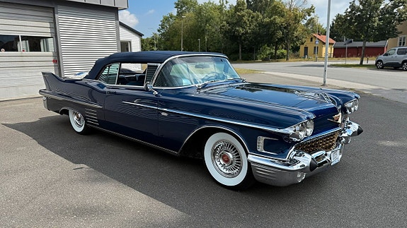 Cadillac Series 62 7 of 27