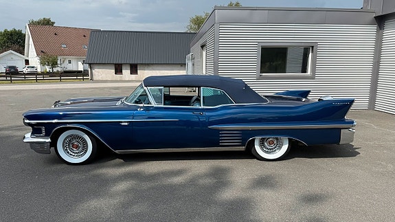 Cadillac Series 62 3 of 5