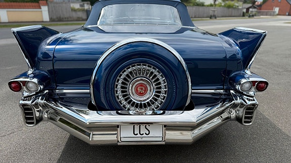 Cadillac Series 62 19 of 27