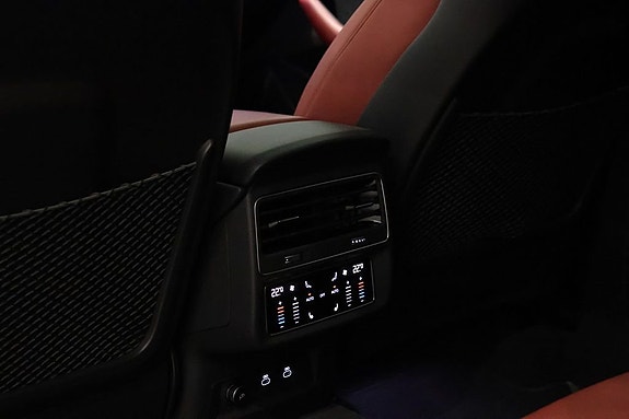 Audi SQ8 14 of 25