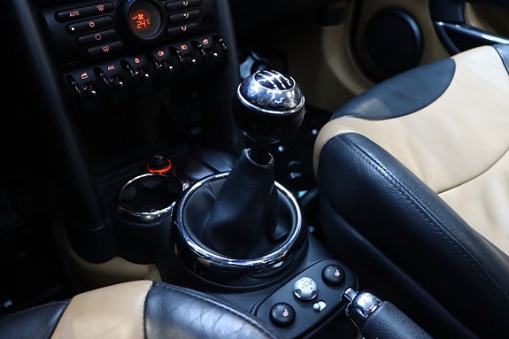 MINI Cooper 19 of 21