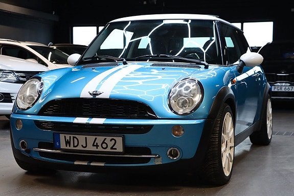 MINI Cooper 4 of 5