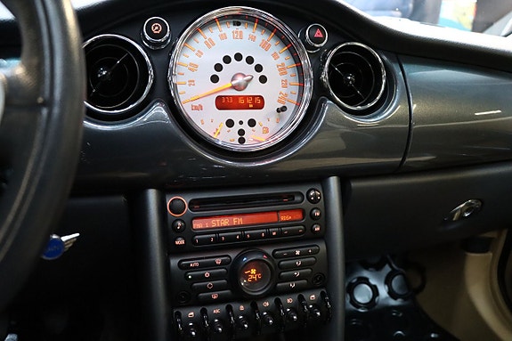 MINI Cooper 20 of 21