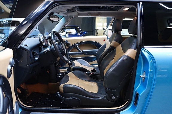 MINI Cooper 17 of 21