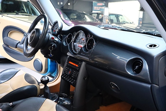MINI Cooper 13 of 21