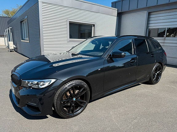 BMW 320 2 of 5
