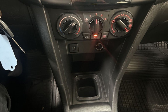 Suzuki Swift 17 of 22