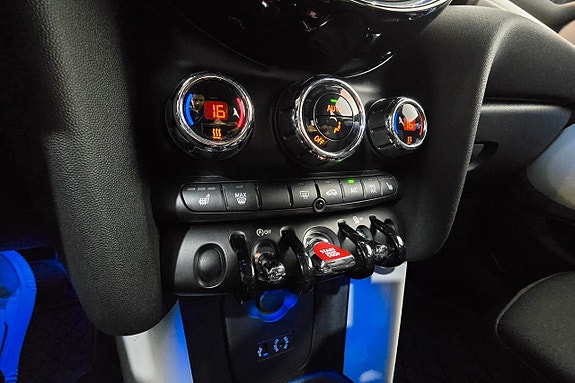 MINI Cooper S 25 of 27
