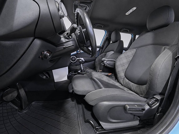 MINI Cooper S 10 of 27