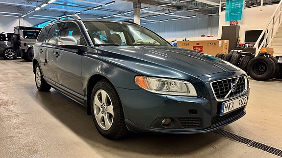 Volvo V70 2 of 5