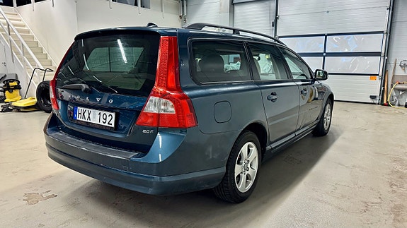 Volvo V70 3 of 5
