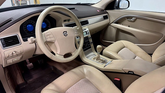 Volvo V70 6 of 7