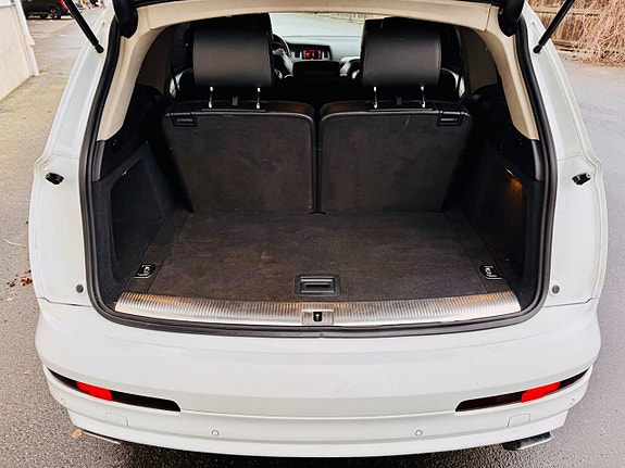 Audi Q7 2 of 5