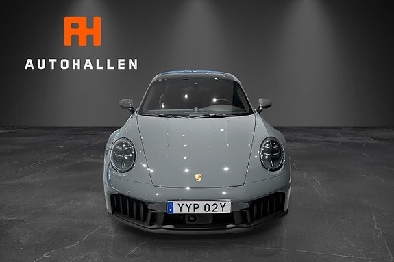 Porsche 911 Carrera GTS 2 of 5