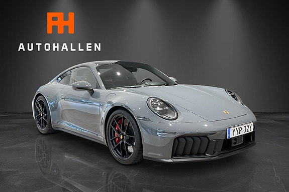 Porsche 911 Carrera GTS 3 of 5