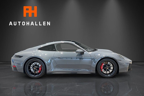 Porsche 911 Carrera GTS 5 of 5