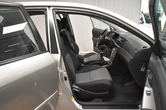Toyota Corolla 12 of 19