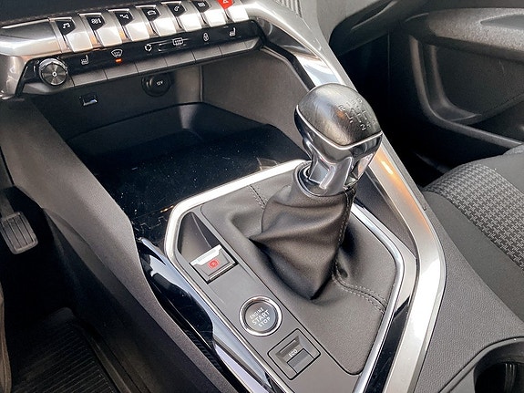 Peugeot 3008 11 of 16