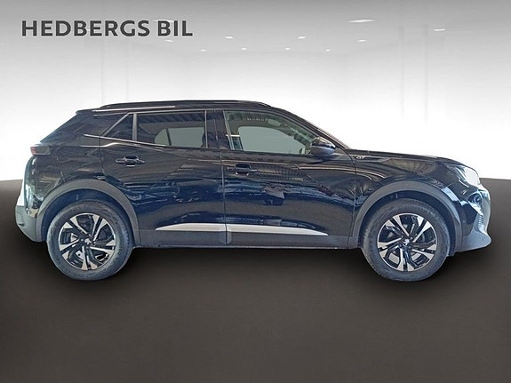 Peugeot 2008 2 of 5