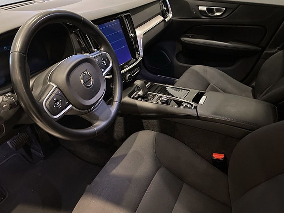 Volvo V60 2 of 10