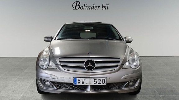 Mercedes-Benz R320 2 of 5