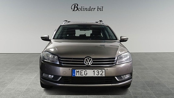 Volkswagen Passat 2 of 5