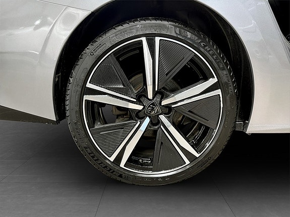 Peugeot 308 SW 16 of 17