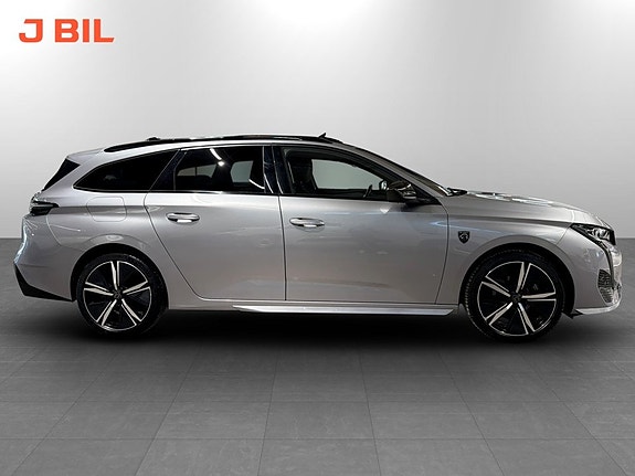 Peugeot 308 SW 15 of 17