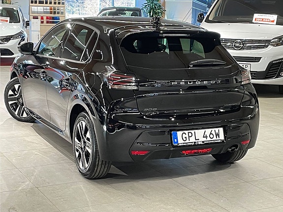 Peugeot 208 2 of 9