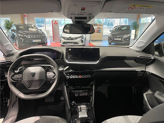 Peugeot 208 3 of 9