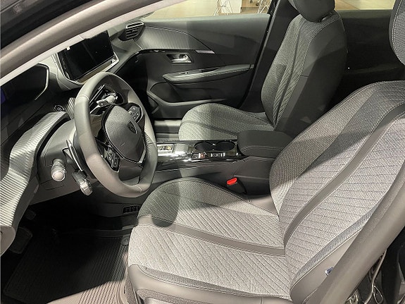 Peugeot 208 8 of 9